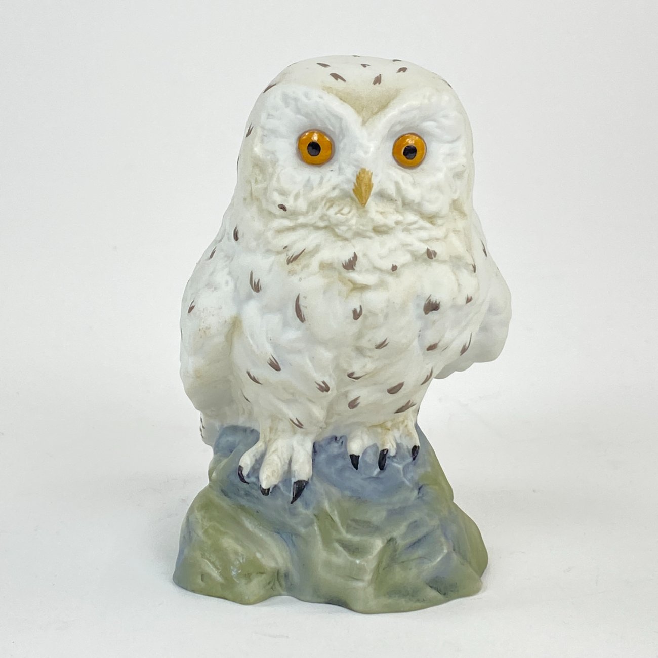 HN1524-porcelianines-skulpturos-0 Porcelianinė Kaiser pelėdos statula 8x7x10 cm