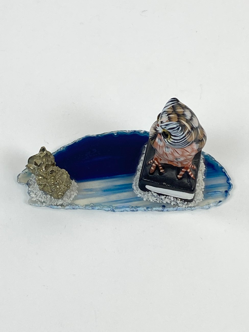 HN1525-keramikines-skulpturos-5 Keramikinė pelėdos statulėlė su pirito akmeniu 11,5x5x7 cm