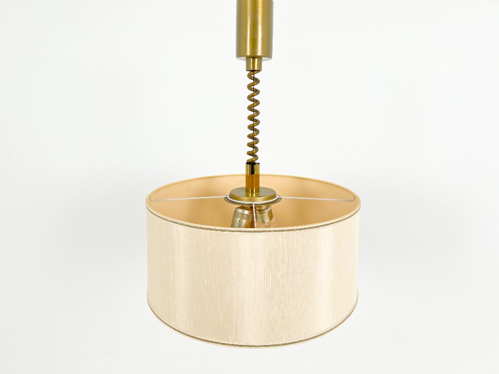 HN1526-pakabinami-sviestuvai-3 Reguliuojamo aukščio pakabinamas šviestuvas šviesiu gaubtu 43x43x57(+43) cm