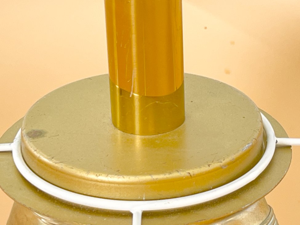 HN1526-pakabinami-sviestuvai-9 Reguliuojamo aukščio pakabinamas šviestuvas šviesiu gaubtu 43x43x57(+43) cm