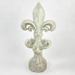 Heraldinės lelijos figūra iš plastiko 13,5x22,5x44 cm
