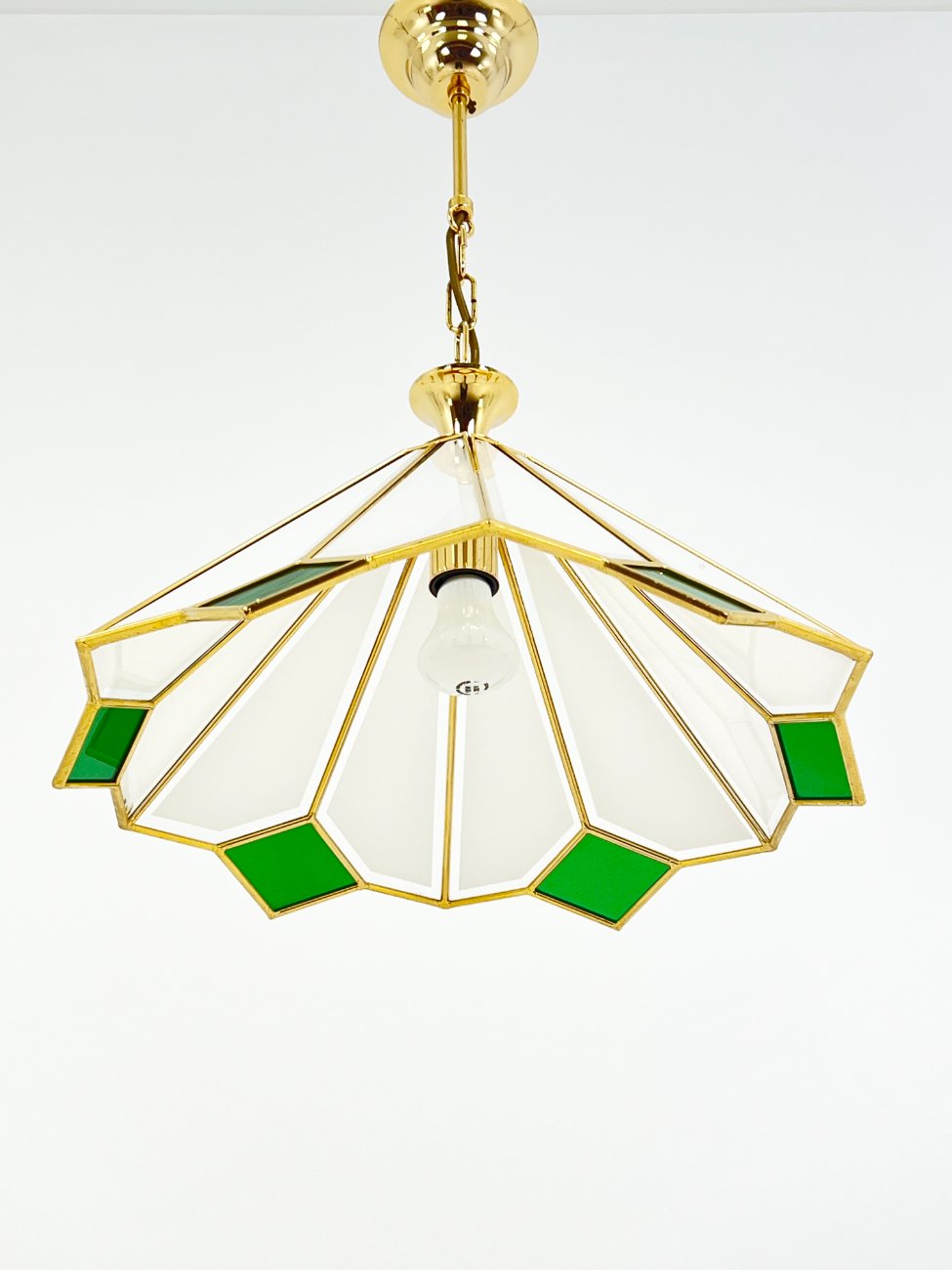 HN1529-pakabinami-sviestuvai-4 Aukso spalvos metalo pakabinamas šviestuvas su stiklu 48x48x60 cm