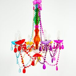 Šešių šakų pakabinamas sietynas su spalvingomis plastiko detalėmis 56x56x76 cm