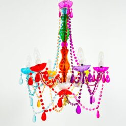 Šešių šakų pakabinamas sietynas su spalvingomis plastiko detalėmis 56x56x76 cm