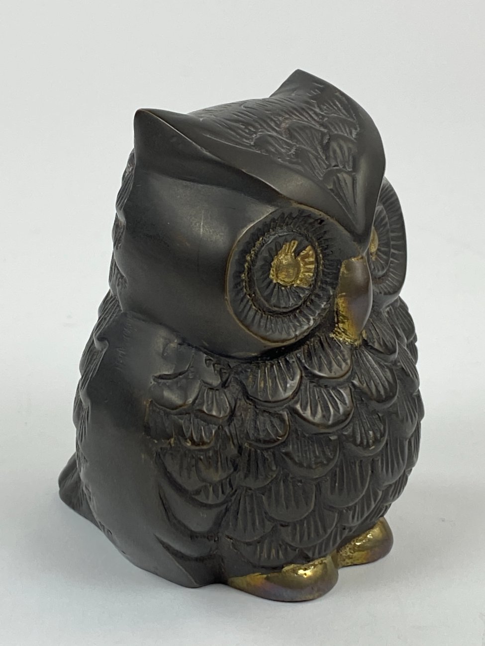 HN1533-kitokios-skulpturos-3 Metalinė apuoko statula 8×7,5×9 cm