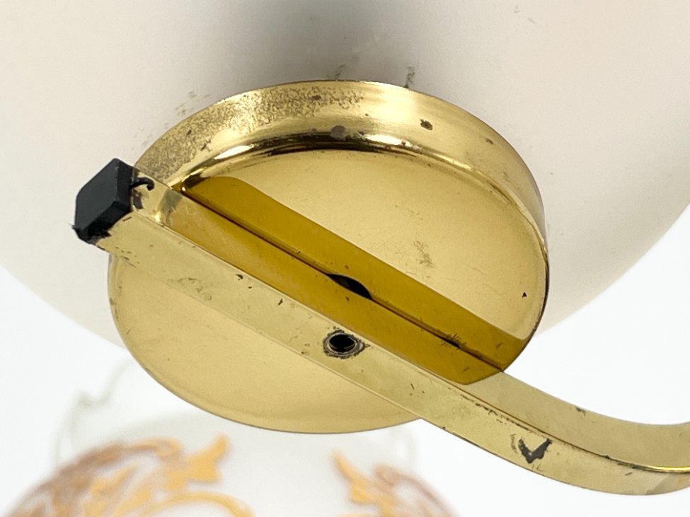 HN1534-pakabinami-sviestuvai-12 Penkių šakų metalinis pakabinamas sietynas su stiklo gaubtais 56x56x83 cm