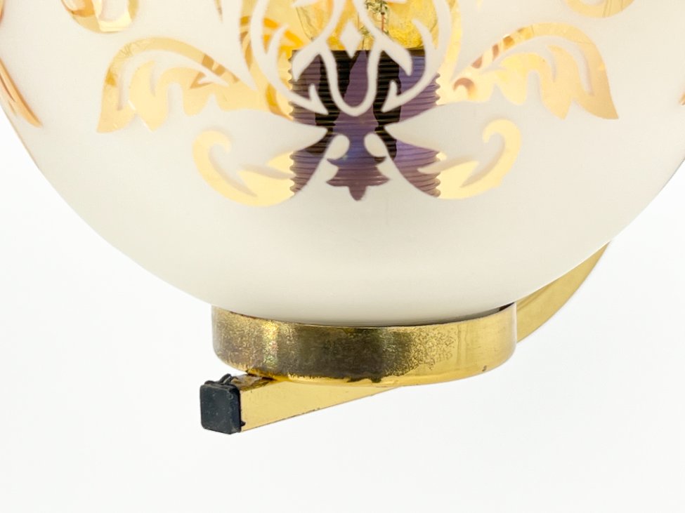 HN1534-pakabinami-sviestuvai-13 Penkių šakų metalinis pakabinamas sietynas su stiklo gaubtais 56x56x83 cm