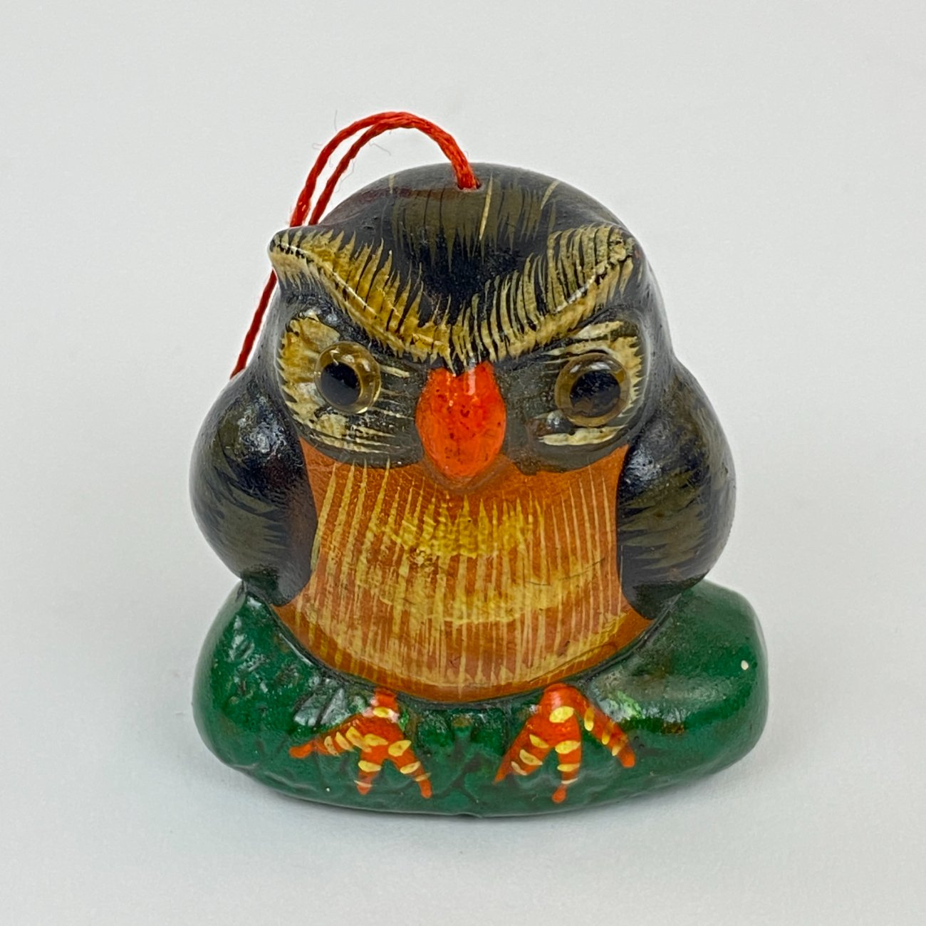 HN1535-keramikines-skulpturos-0 Keramikinė pakabinama apuoko figūra 3×4,5×4,5 cm