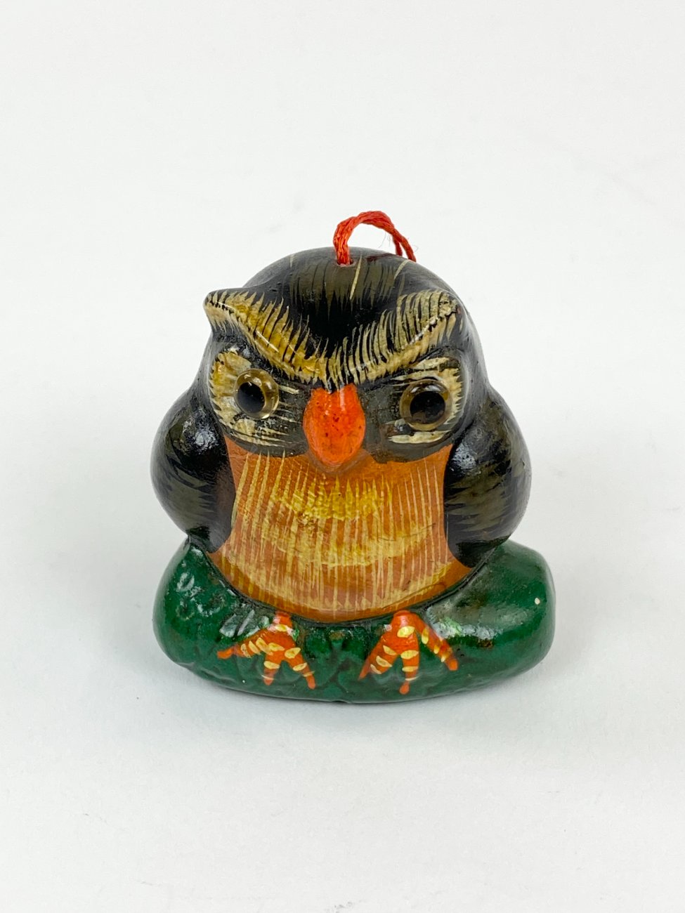 HN1535-keramikines-skulpturos-1 Keramikinė pakabinama apuoko figūra 3×4,5×4,5 cm