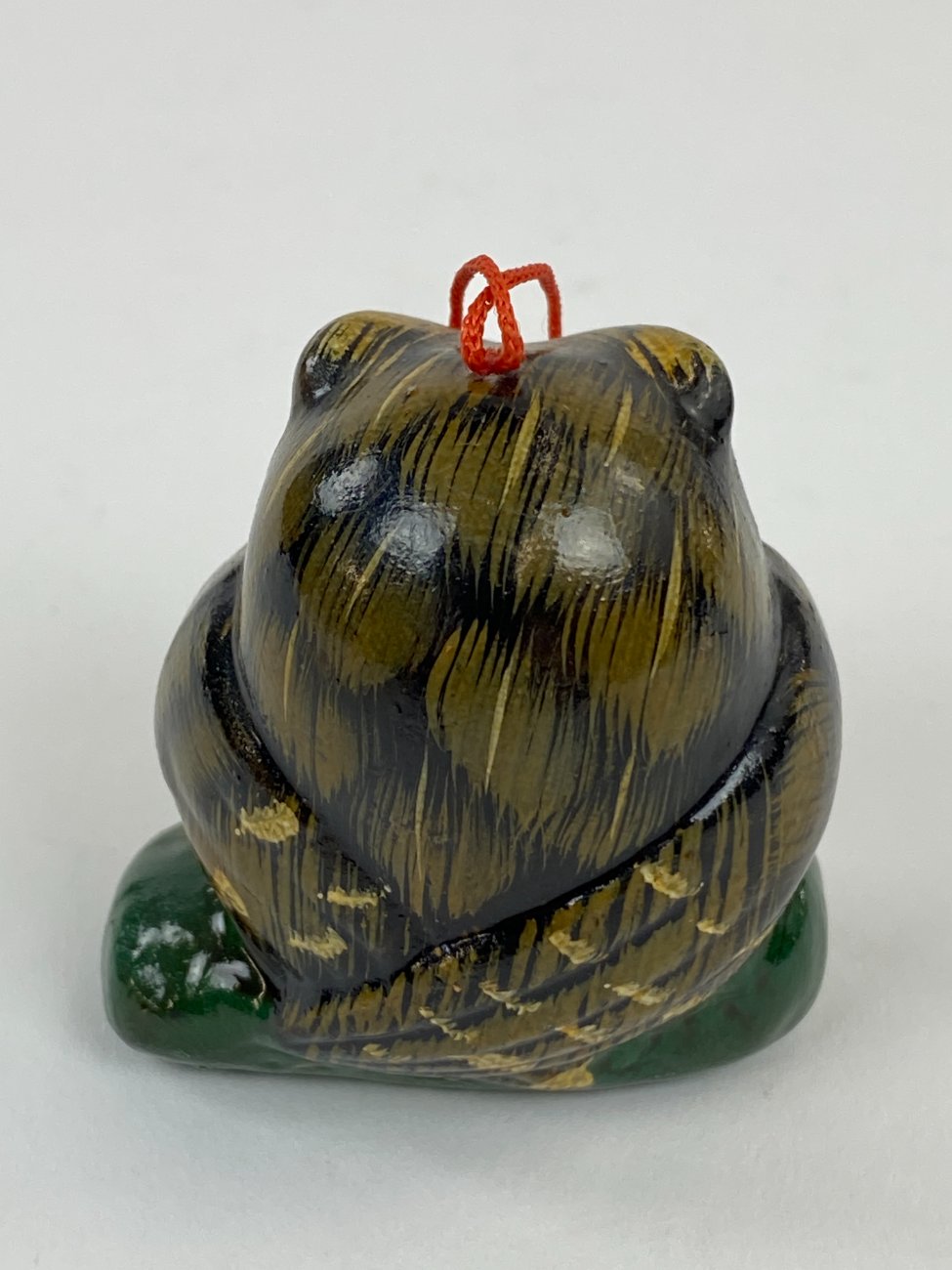 HN1535-keramikines-skulpturos-6 Keramikinė pakabinama apuoko figūra 3×4,5×4,5 cm