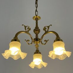 Žalvarinis trijų šakų sietynas su žiedo formos stiklo gaubtais 44x44x64 cm