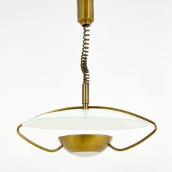 Reguliuojamo aukščio pakabinamas žalvario šviestuvas su stiklo gaubtu 50x56x48(+105) cm