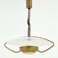 Reguliuojamo aukščio pakabinamas žalvario šviestuvas su stiklo gaubtu 50x56x48(+105) cm