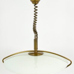 Reguliuojamo aukščio pakabinamas žalvario šviestuvas su stiklo gaubtu 50x56x48(+105) cm