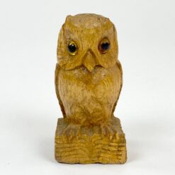 Medinė apuoko statulėlė 4,5x5x10 cm