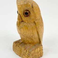 Medinė apuoko statulėlė 4,5x5x10 cm