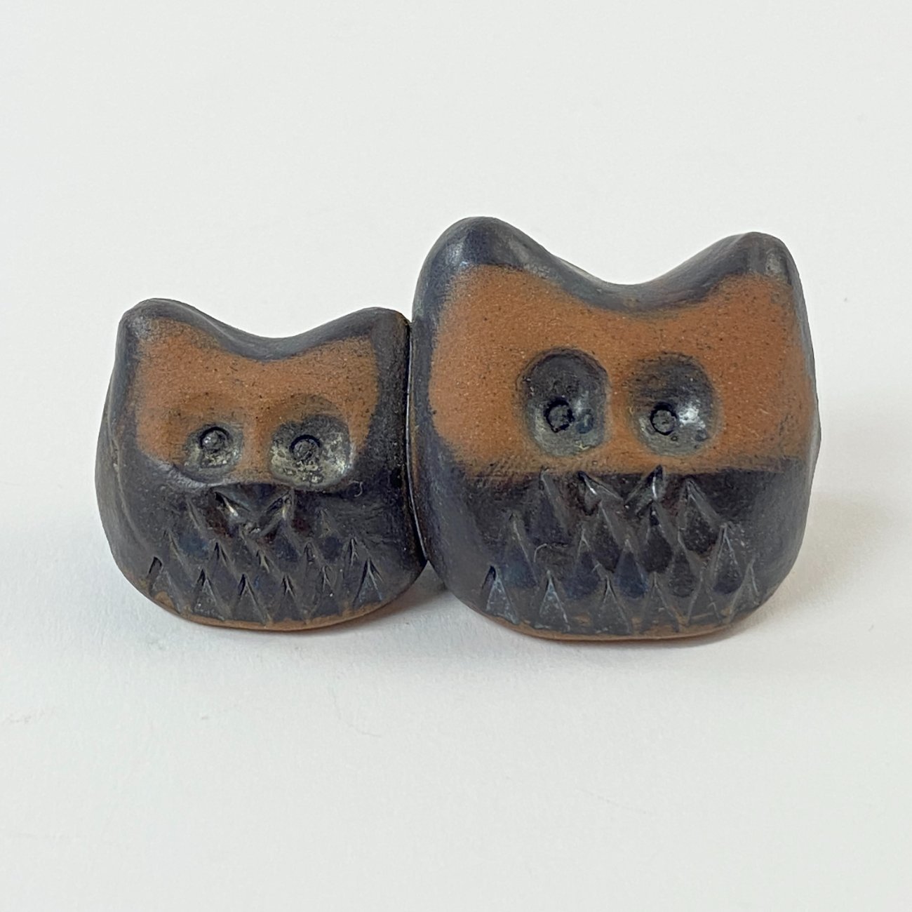 HN1563-keramikines-skulpturos-0 Molinė dviejų apuokų statulėlė 2,5x6x2,5 cm