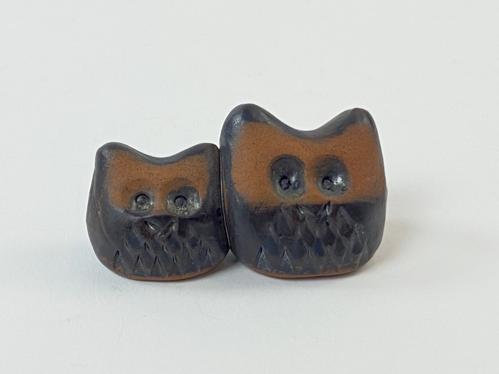 HN1563-keramikines-skulpturos-2 Molinė dviejų apuokų statulėlė 2,5x6x2,5 cm