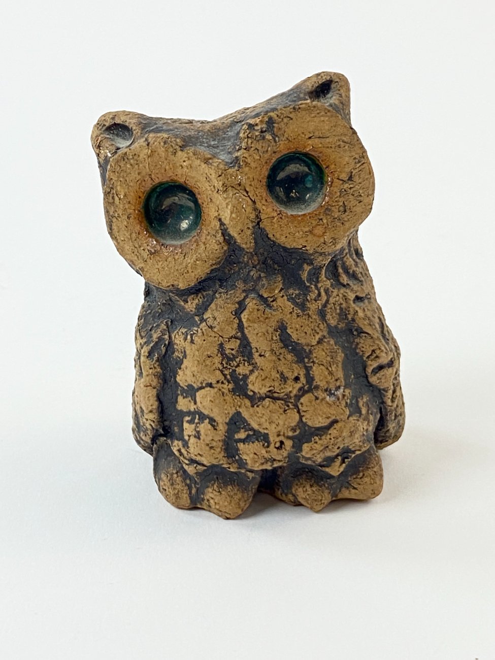 HN1565-keramikines-skulpturos-1 Molinė apuoko statula 4,5x5x8 cm