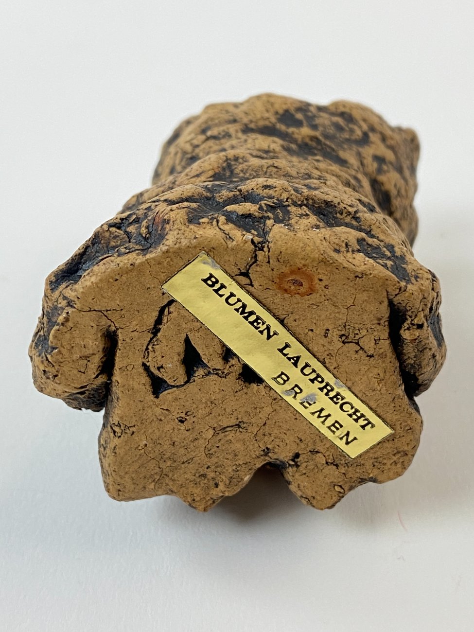 HN1565-keramikines-skulpturos-6 Molinė apuoko statula 4,5x5x8 cm