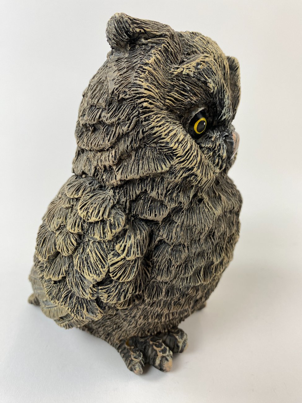 HN1567-kitokios-skulpturos-4 Apuoko statula iš polirezino 15x13x17 cm