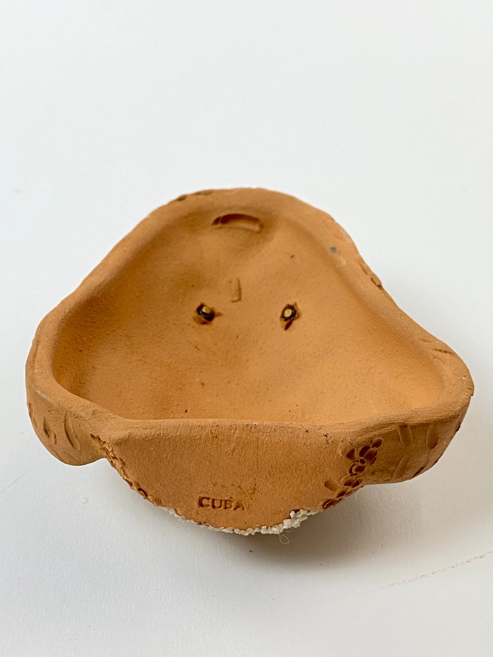 HN1568-kitokios-skulpturos-4 Sieninė pakabinama apuoko statula iš molio 4,5×9,5×10 cm