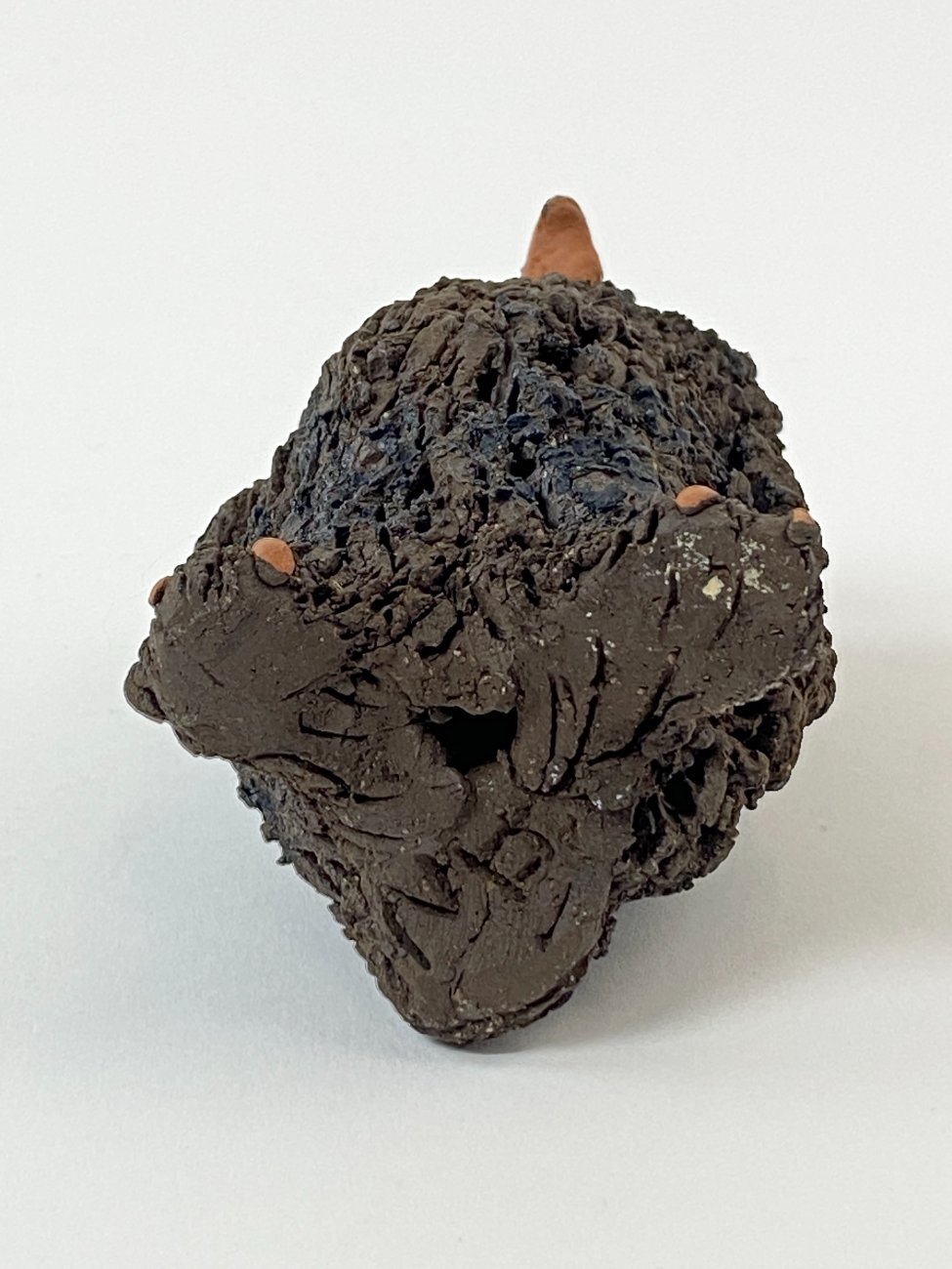 HN1569-keramikines-skulpturos-6 Molinė apuoko statula 6,5x7x11,5 cm