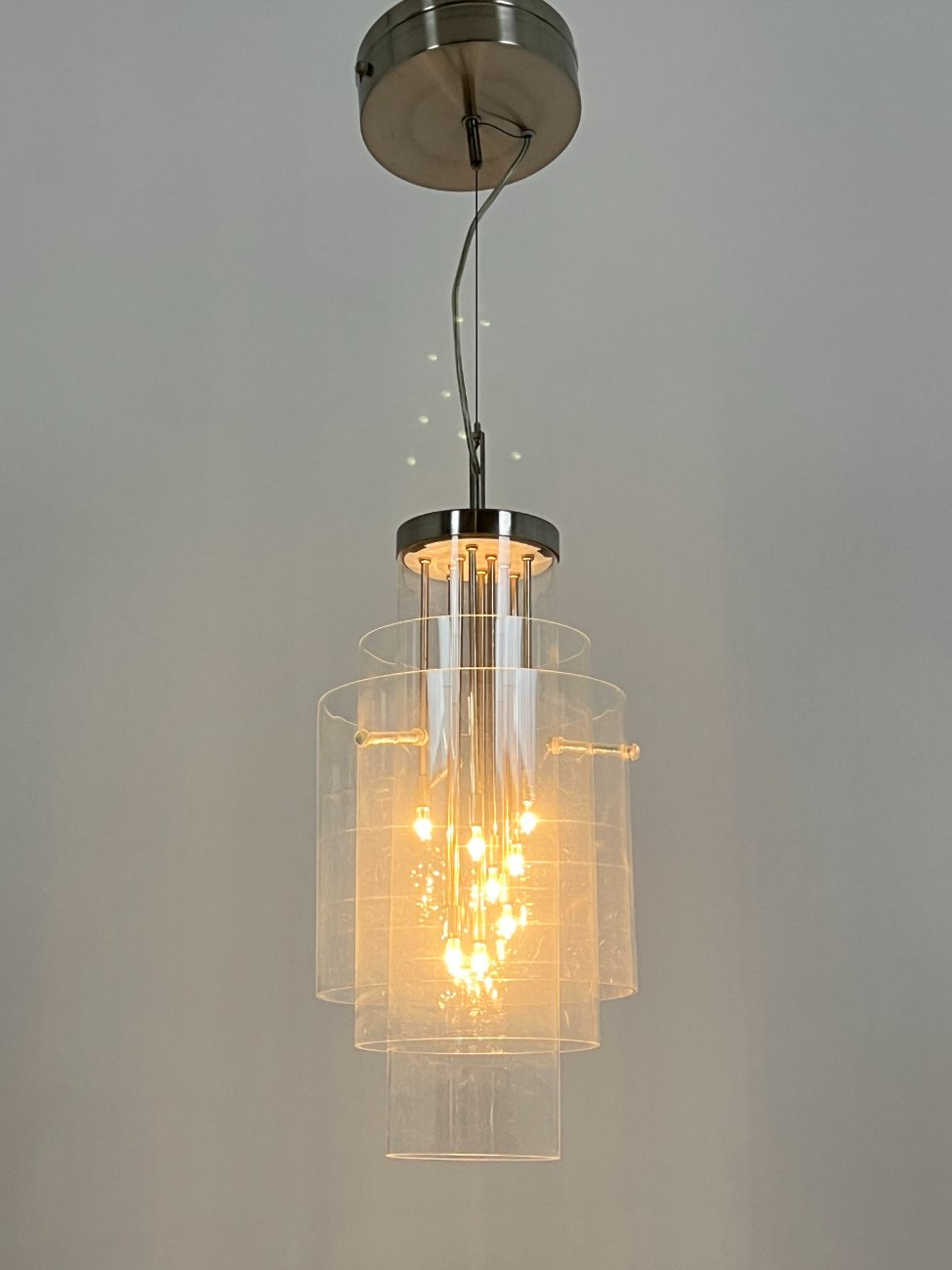 HN1570-pakabinami-sviestuvai-6 Pakabinamas IKEA Stöllet šviestuvas su plastiko gaubtu 21x21x86 cm