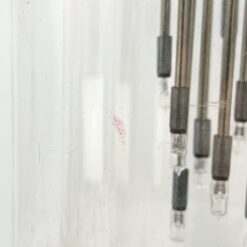 Pakabinamas IKEA Stöllet šviestuvas su plastiko gaubtu 21x21x86 cm