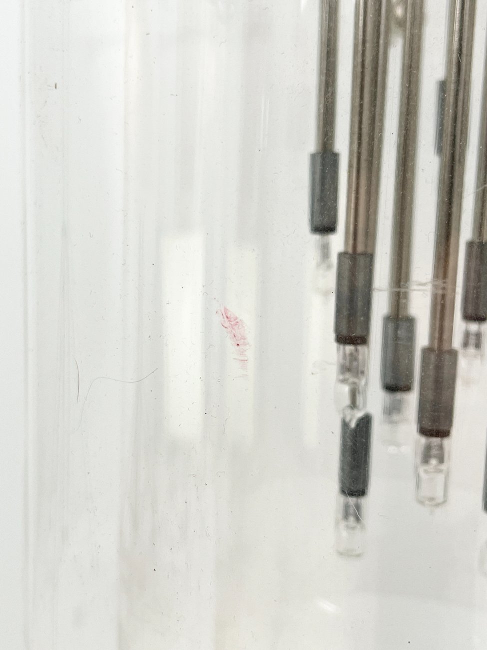 HN1570-pakabinami-sviestuvai-8 Pakabinamas IKEA Stöllet šviestuvas su plastiko gaubtu 21x21x86 cm