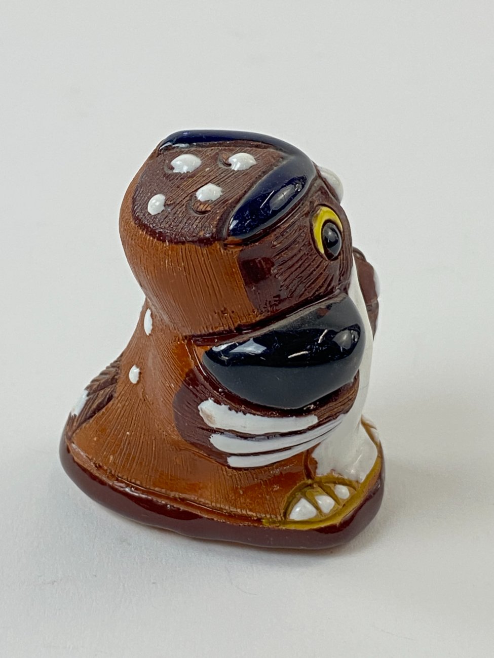 HN1571-keramikines-skulpturos-3 Molinė apuoko statula su glazūra 5x4x5,5 cm