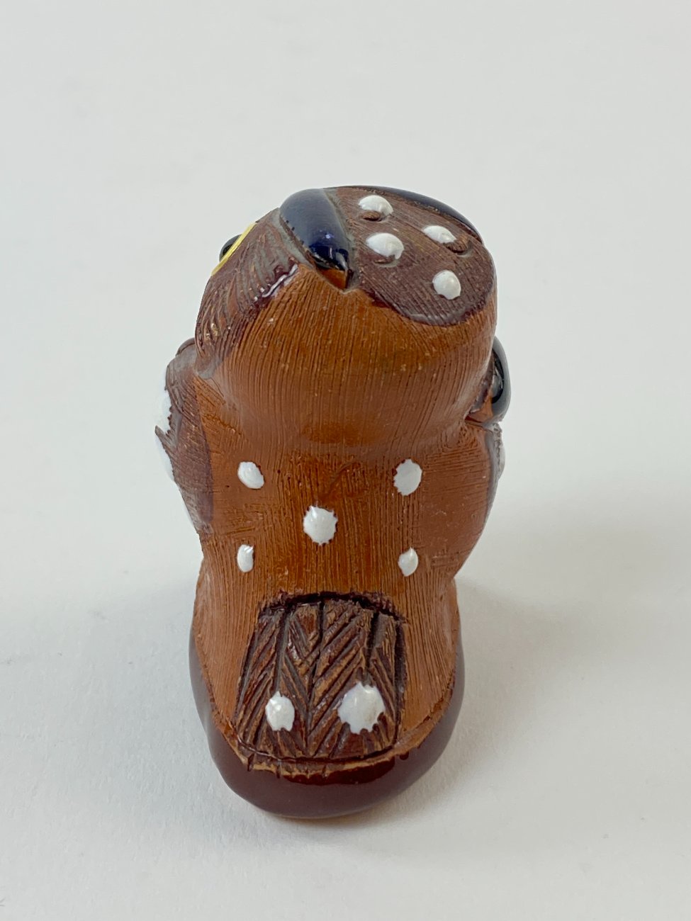 HN1571-keramikines-skulpturos-5 Molinė apuoko statula su glazūra 5x4x5,5 cm