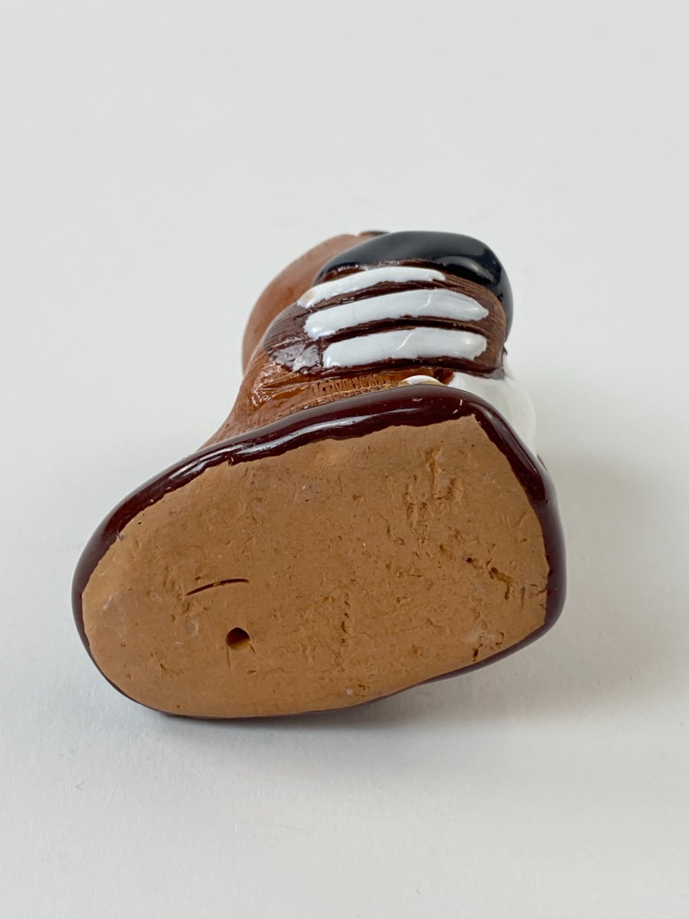 HN1571-keramikines-skulpturos-6 Molinė apuoko statula su glazūra 5x4x5,5 cm