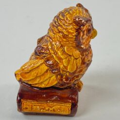 Keramikinė apuoko statula ant knygos 5,5x4x6 cm