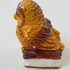 Keramikinė apuoko statula ant knygos 5,5x4x6 cm