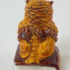 Keramikinė apuoko statula ant knygos 5,5x4x6 cm