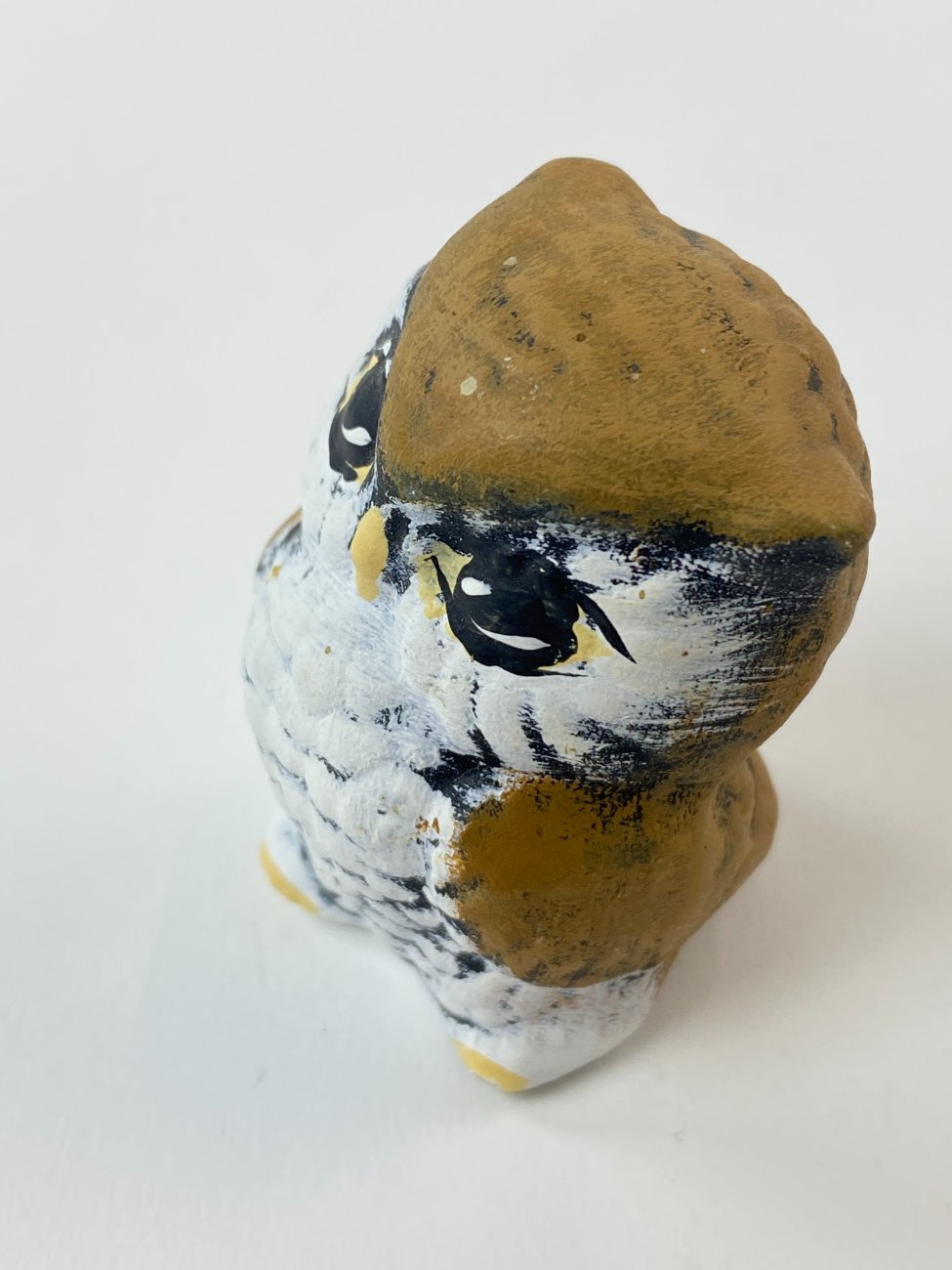 HN1573-keramikines-skulpturos-4 Keramikinė apuoko statula 4x4x5,5 cm