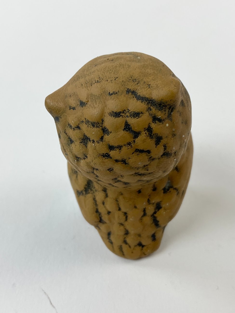 HN1573-keramikines-skulpturos-5 Keramikinė apuoko statula 4x4x5,5 cm