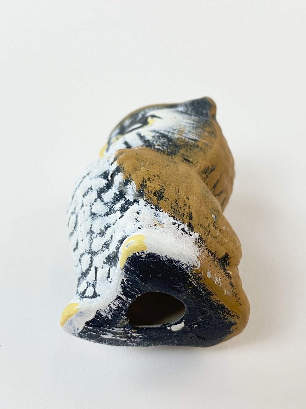 HN1573-keramikines-skulpturos-6 Keramikinė apuoko statula 4x4x5,5 cm