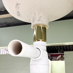 Dviejų stalčių ir praustuvų su maišytuvais vonios komoda su veidrodžiu 58x170x255 cm