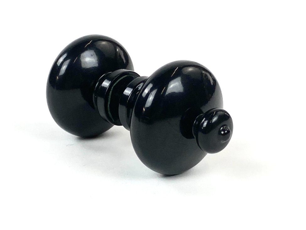 CY0403-raktai-spynos-uzraktai-2 Dvipusė metalinė juodos spalvos durų rankena 11x5x5 cm