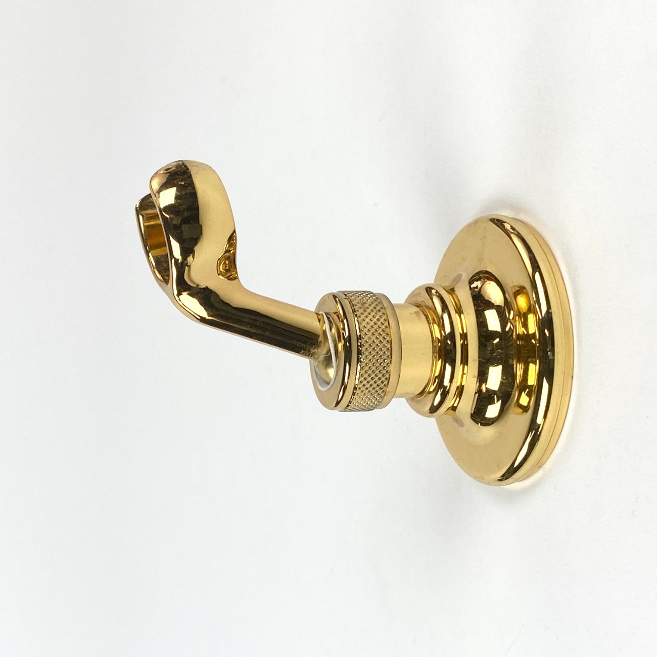 CY0405-duso-stovai-ir-komplektai-0 Dušo žarnos žalvarinis, sieninis laikilis 9×6,5×6,5 cm