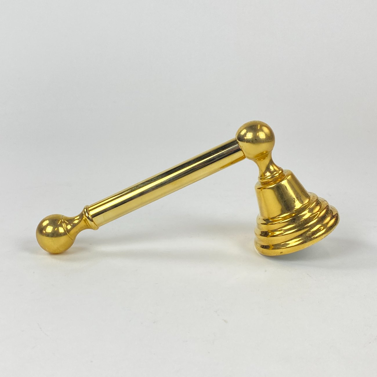 CY0406-kabyklos-ir-kabliukai-0 Žalvarinis tualetinio popieriaus laikiklis 9x19x6 cm