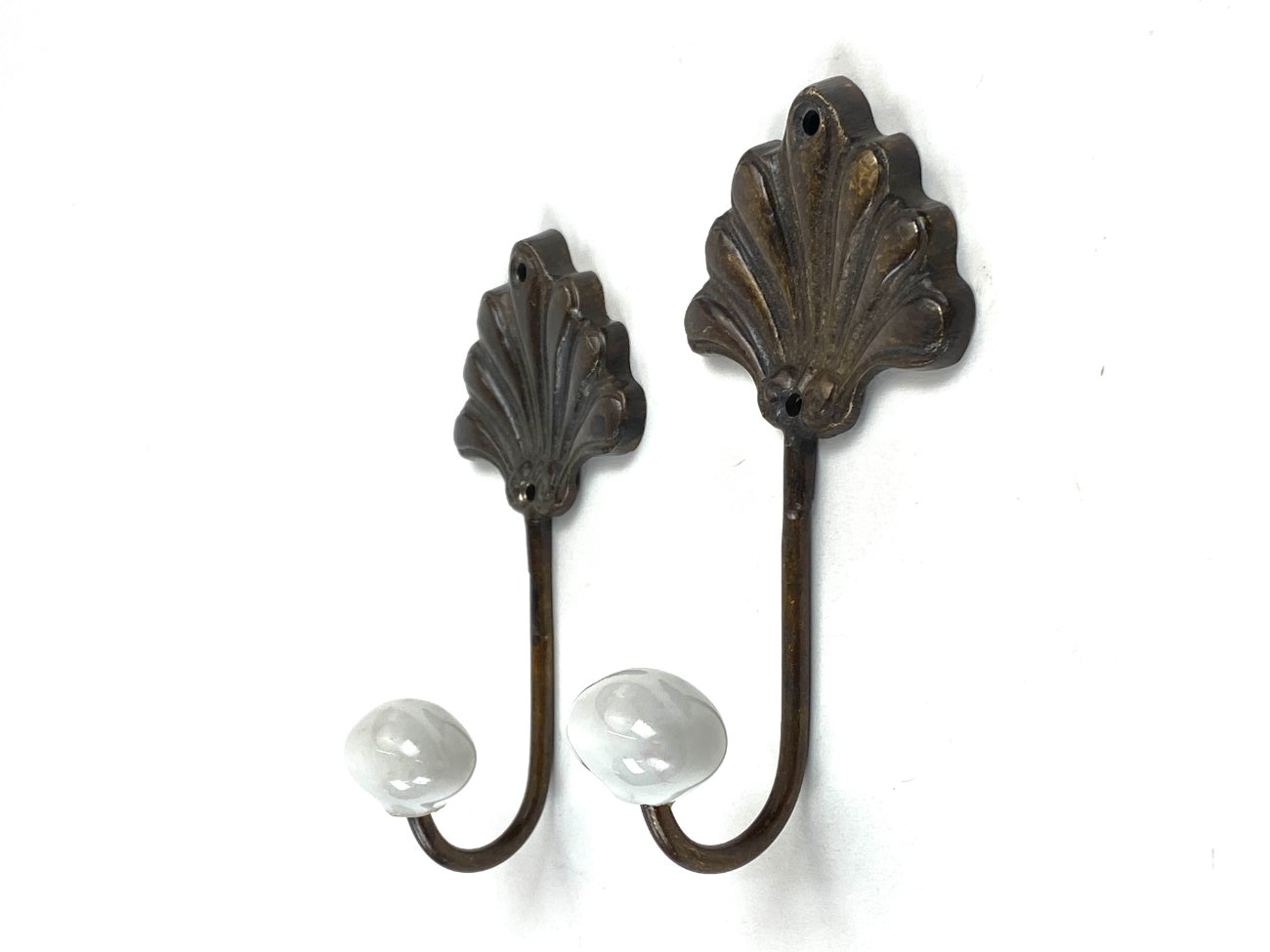 CY0411-kabliukai-6 Bronzinis kriauklės formos kabliukas keramikiniu galiuku 4,5x7x13,5 cm