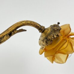 Žalvarinis pakabinamas trijų šakų šviestuvas su stiklo gaubtais 52x52x18 cm