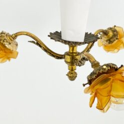 Žalvarinis pakabinamas trijų šakų šviestuvas su stiklo gaubtais 52x52x18 cm