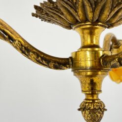 Žalvarinis pakabinamas trijų šakų šviestuvas su stiklo gaubtais 52x52x18 cm