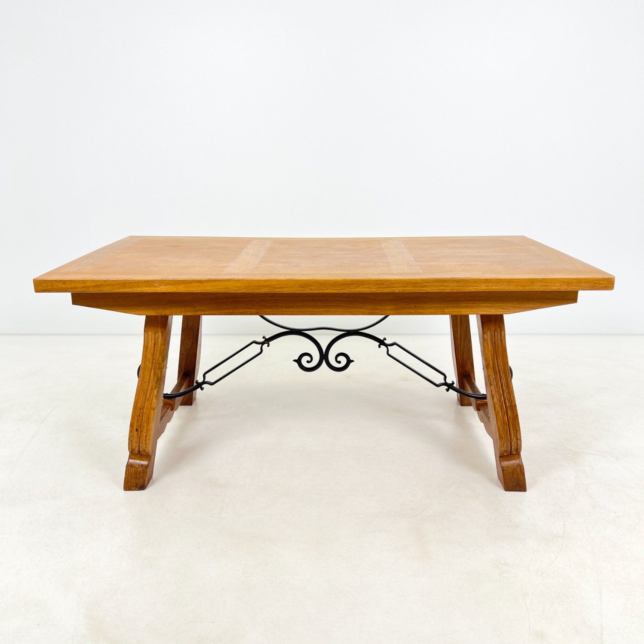 DP0277-stalai-0 Ąžuolinis išskleidžiamas valgomojo stalas 96×175+(2×59)x75,5 cm