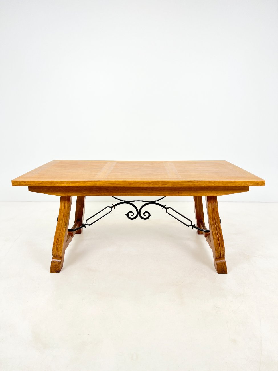 DP0277-stalai-1 Ąžuolinis išskleidžiamas valgomojo stalas 96×175+(2×59)x75,5 cm