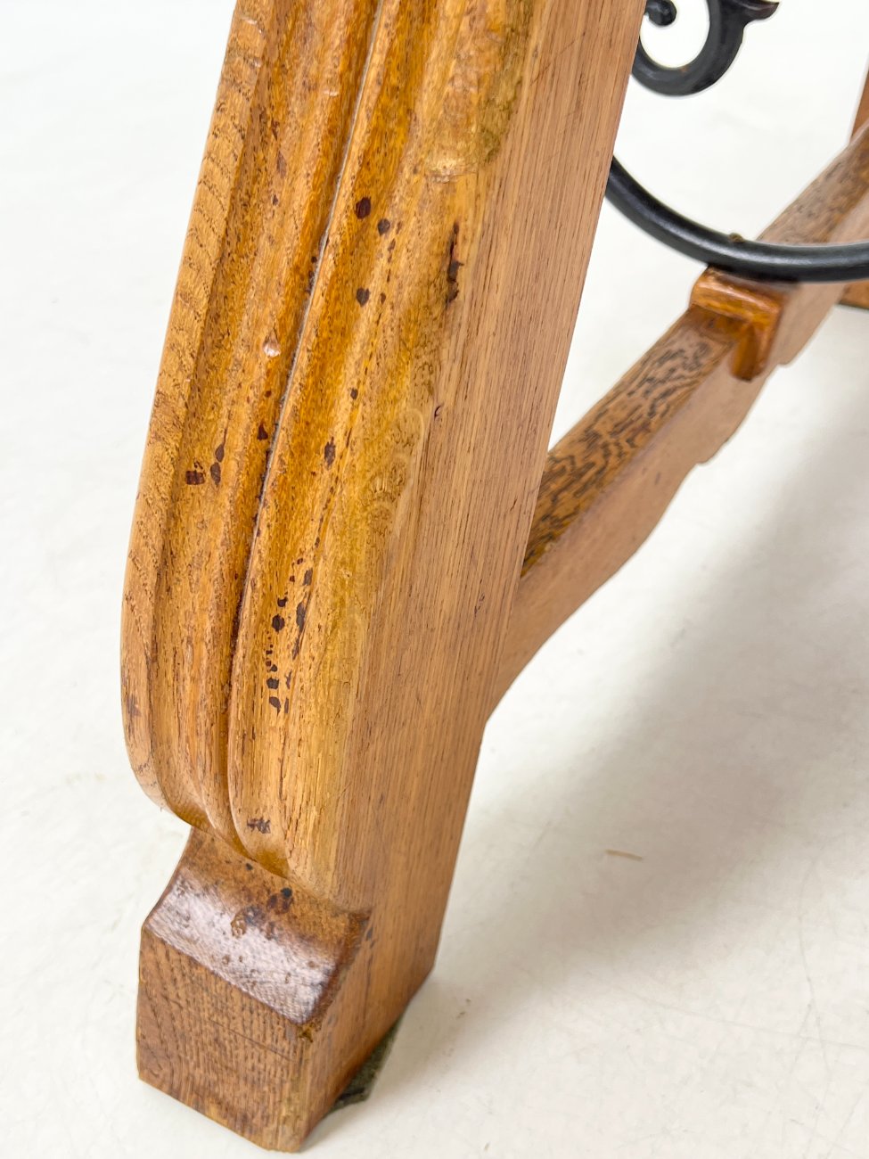 DP0277-stalai-13 Ąžuolinis išskleidžiamas valgomojo stalas 96×175+(2×59)x75,5 cm